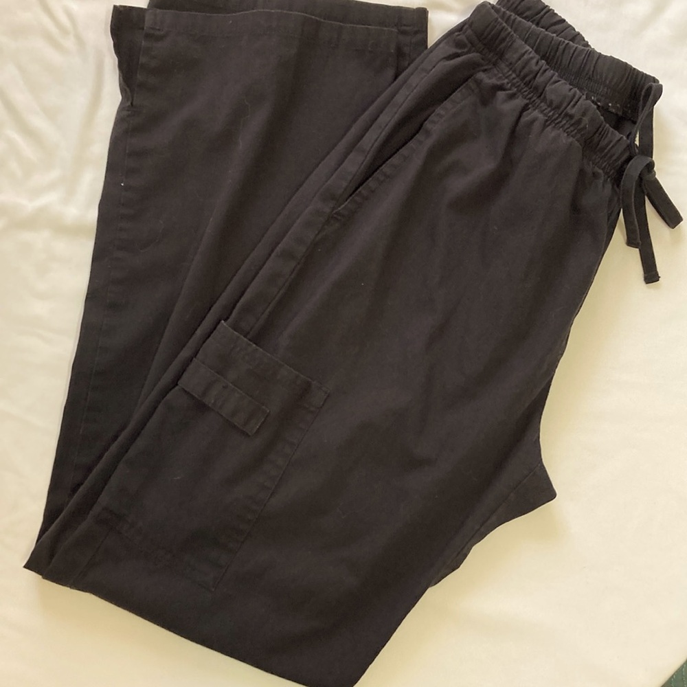 Black Scrub Bottoms . Very comfortable w/ front pockets. Great pre~loved…